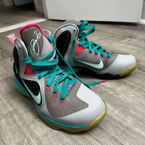 RARE NIKE LEBRON MIAMI VICE - Picture 1 of 4